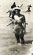 1950s Beauty Girl Pretty Woman Bikini resort Curvy Lady Snapshot Vintage Photo picture