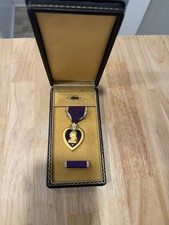 WW2 WWII US Army Purple Medal Heart Case BadgeAward Coffin w/ Medal picture