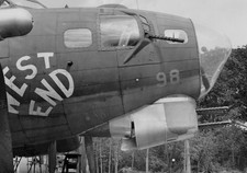 WW II Usa Photo -- B-17 Bomber - Six Gun Nose Gun picture