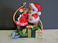 The Hamilton Collection Charming Tails Merry Kiss-mas Mouse Figurine LE 2007 picture