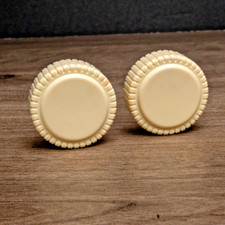 Vintage Trav-Ler Tube Radio Knobs White Plastic 2pc 1940s-50s 1/4