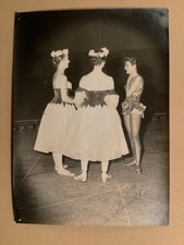 Rare signed Ballet balletina photo Mia Slavenska candid with corp dancers 1950’s picture