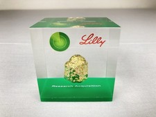 VINTAGE ELI LILLY RESEARCH ACQUISITION PAPERWEIGHT MEDICAL AWARD ADVERTISING VGC picture
