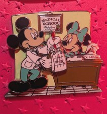 AUTHENTIC RETIRED DISNEY PARKS PIN MICKEY & MINNIE MOUSE