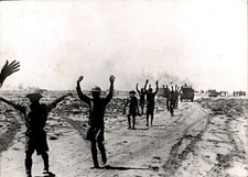 CGE60 1942 Original Photo CAPTURED BRITISH SOLDIER POWs SIEGE OF TOBRUK WWII picture