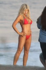GLOSSY PHOTO PICTURE 8x10 Donna D'Errico Looking At The Sand picture