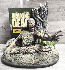 AMC The Walking Dead Zombie Resin Statue Blu-ray Set Holder & Season 4 Set Moves picture