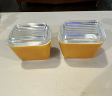 Vintage Pyrex 501-B Refrigerator Dishes Brown/White w/ Lids lot of 2 picture