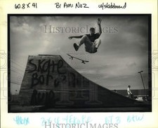 1994 Press Photo Adam Laudun of Kenner practices on a quarter pipe- Skateboard picture