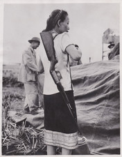 1953 Press Photo Armed Indo Chinese Housewife ready for Viet Minh Rebels in Laos picture