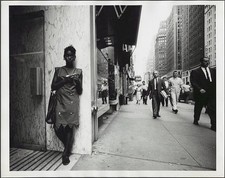 Photo:[Bustling city street] picture