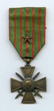 Rare WWI FRANCE French CROIX DE GUERRE 1914-1915 War Medal Complete with Hanger picture