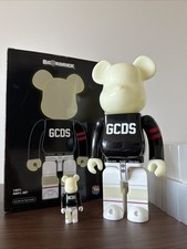 Medicom GCDS X BE@RBRICK Macau 2022 100% + 400% set Bearbrick Glow in the dark picture