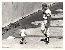 LD312 1971 Original Photo NY METS SPRING TRAINING PITCHER JON MATLACK DAUGHTER picture