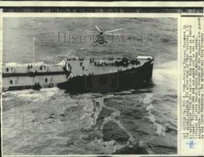 1968 Press Photo Sinking Pegasos founders in stormy Atlantic near Cape Hattera picture