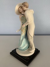 GIUSEPPE ARMANI FIGURINE “STOLEN KISS” 1550C 10” TALL In Original Packaging picture