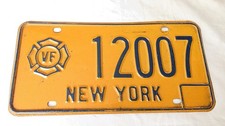 VINTAGE LICENSE PLATE VOLUNTEER FIREFIGHTER 1970s ONE IN GOOD CONDITIO picture