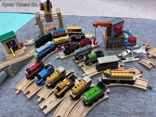 Wooden Thomas and Friends Retro Train Toy picture