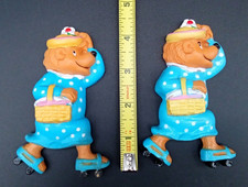 Vtg. 1989 Berenstain Bears Mama Bear Rollerskating Magnets - Lot of 2 Vanderbilt picture