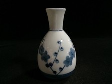U1645 / Vintage Japanese Blue White Porcelain Sake Bottle Tokkuri Flower picture