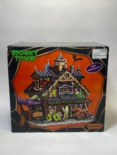 Lemax Spooky Town Creepy Crawlies Pet Sitting Lighted #75184 2017 New In Box picture