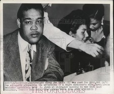 1948 Press Photo Heavyweight boxing champion Joe Louis sued for $500,000 picture