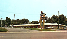 1960s CLARKSVILLE TN MEADOW MOTEL U.S. 41A GIL AND PAT HANEN POSTCARD P1124 picture