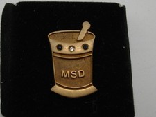 VINTAGE MERCK, SHARP & DOHME MORTAR & PESTLE PHARMACEUTICAL AWARD TIE TAC picture