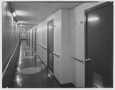 Photo:S.S. United States. Corridor picture