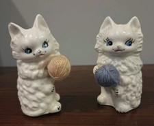 Enesco Vintage White Cat Salt And Pepper Shakers Holding Yarn Ball Japan picture