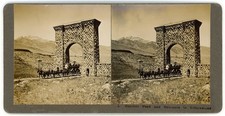 YELLOWSTONE STEREOVIEW - Stagecoach at Roosevelt Arch - NA Forsyth 1900s picture