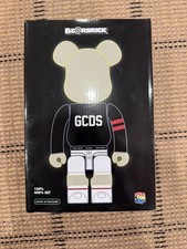 Medicom GCDS X BE@RBRICK Macau 2022 100% + 400% set Bearbrick Glow in the dark picture