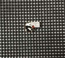 VINTAGE CALGARY ZOO PANDA BEAR MAPLE LEAF CANADA TRAVEL SOUVENIR LAPEL HAT PIN picture