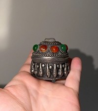 VTG Ornate Small Round Metal Trinket Box w/ Multicolor Stones - filigree details picture
