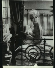 1964 Press Photo Kim Novak stars as Mildred in Of Human Bondage - lrz02286 picture