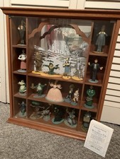Franklin Mint Wizard Of Oz complete set of 20 figures Display Cabinet With COA picture