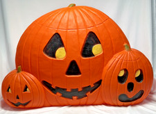 VTG Union Products Featherstone  Halloween Pumpkin Trio 20”x29” Blow Mold picture