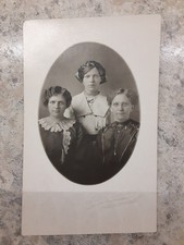 1913 RPPC Portrait of 3 Sisters picture