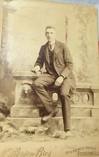 1890 1900 Photo Cabinet Card of a Man in Suit Vest Tie McPherson Bros IL4