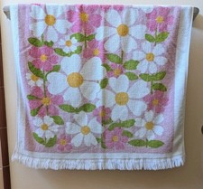 Vintage 70s Cannon Bath Towel 100% Cotton Made In USA Daisy Pink Yellow 24