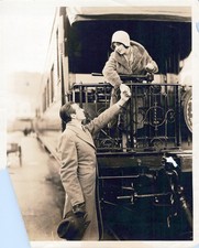HOLLYWOOD Gary Cooper Says Good Bye to Lupe Velez Boarding Train 1929 PHOTO MA46 picture