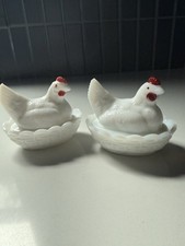 Vintage Pair Of Miniature Westmoreland Milk Glass “Hen on a Nest” Pristine 3.5in picture