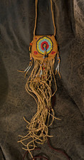 NATIVE AMERICAN BRAIN-TANNED DEER SKIN-VINTAGE-MEDICINE PURSE-GLASS TRADE BEADS picture