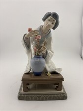 Lladro Japanese Geisha Flower Arranger Porcelain Figurine 4840 picture