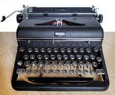 1947 Black Royal Quiet Deluxe Portable Typewriter w Case picture