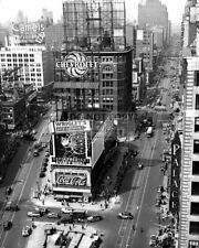 TIMES SQUARE IN NEW YORK CITY, CIRCA 1935 - 8X10 PHOTO (DA-456) picture