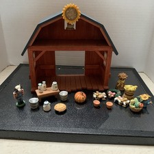 1995 Enesco Mary Moo Moos - Rare - Barn Display Plus 20 Accessories picture