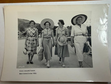 1953 - VINTAGE - A R.M.S. MAURETANIA CRUISE - ORIGINAL PHOTOGRAPH OF 4 WOMEN  picture