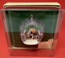 HALLMARK 1981 FROSTY FRIENDS 2ND IN SERIES ESKIMO HUSKY IGLOO ORNAMENT W BOX picture