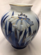 VTG Fukagawa Vase Iris  Design Floral Porcelain Japan Gold Rim & Details 11.5” picture